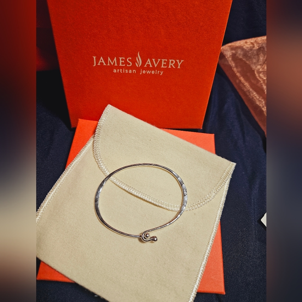 James Avery Hammered Hook-On Sterling Silver Bracelet ✨️ Size Small, Like new.